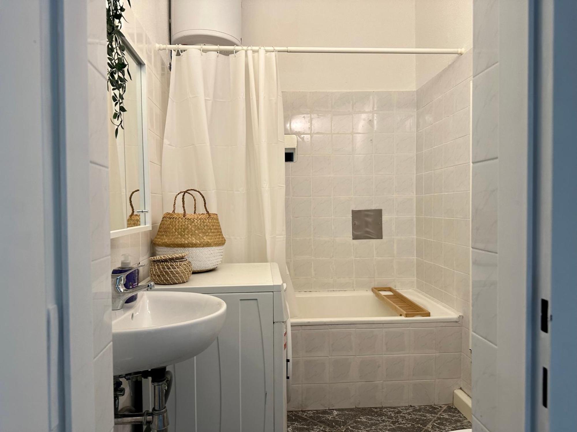Spacious Apartment, 3 Min To U1 Reumannplatz Viena Exterior foto